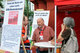 Infostand der IG Metall Mannheim laedt die Buergerinnen und Buerger zum diskutieren ein